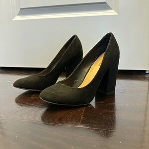 Elegant Black Women's Pumps